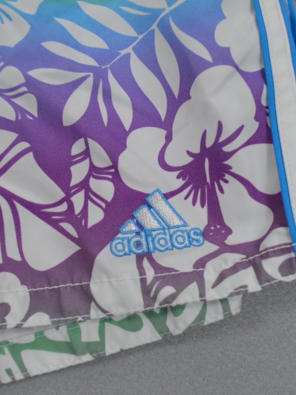 ๐ Adidas Rainbow Floral Board Shorts Swim Trunks Beach Pool S 8/9 - Picture 6 of 14
